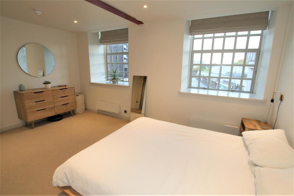 bedroom 1 2.jpg