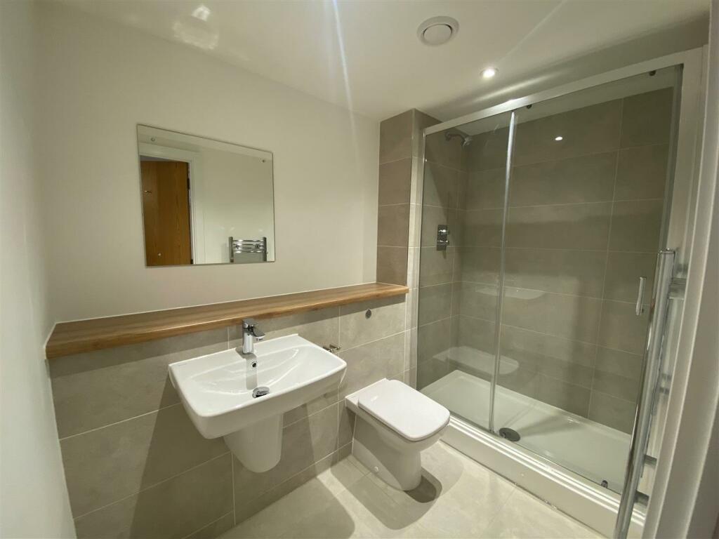 ensuite.jpg