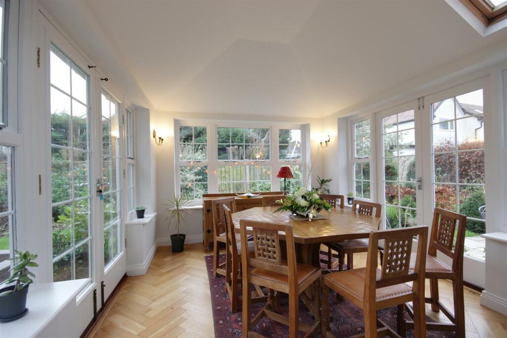 DINNING ROOM