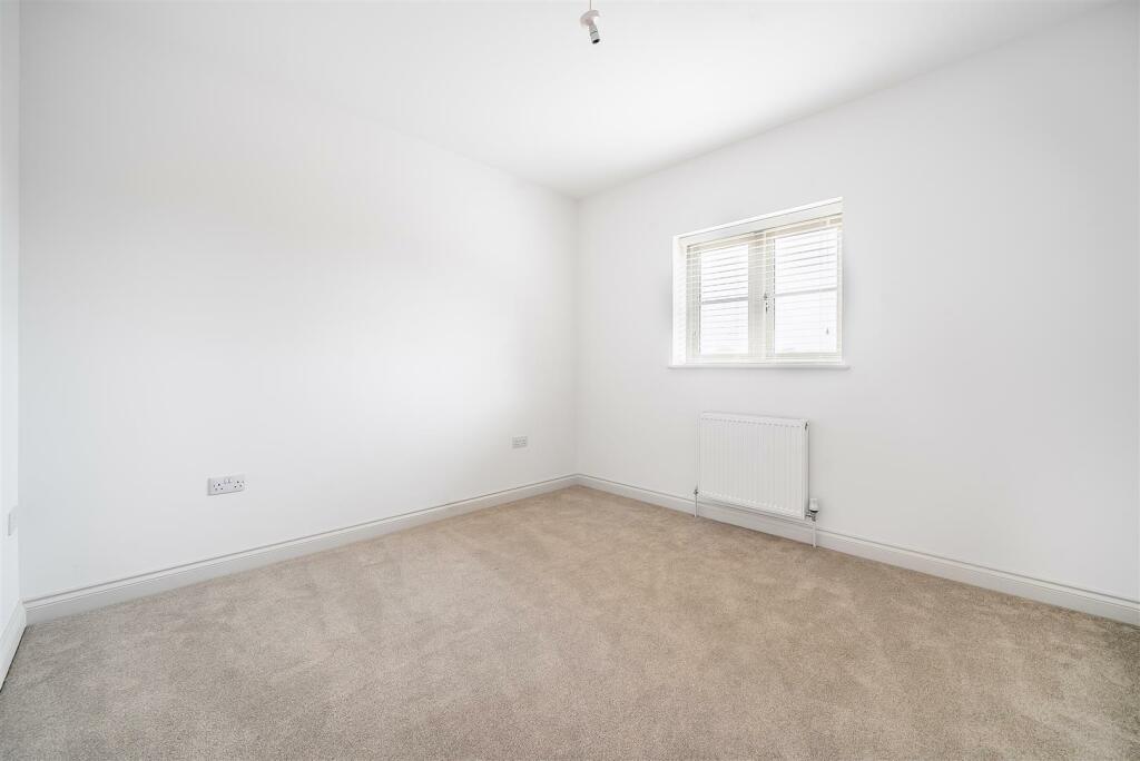 Robin's Nest, Greenway