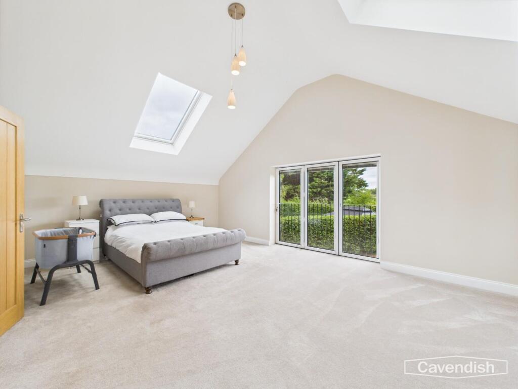 PRINCIPAL BEDROOM