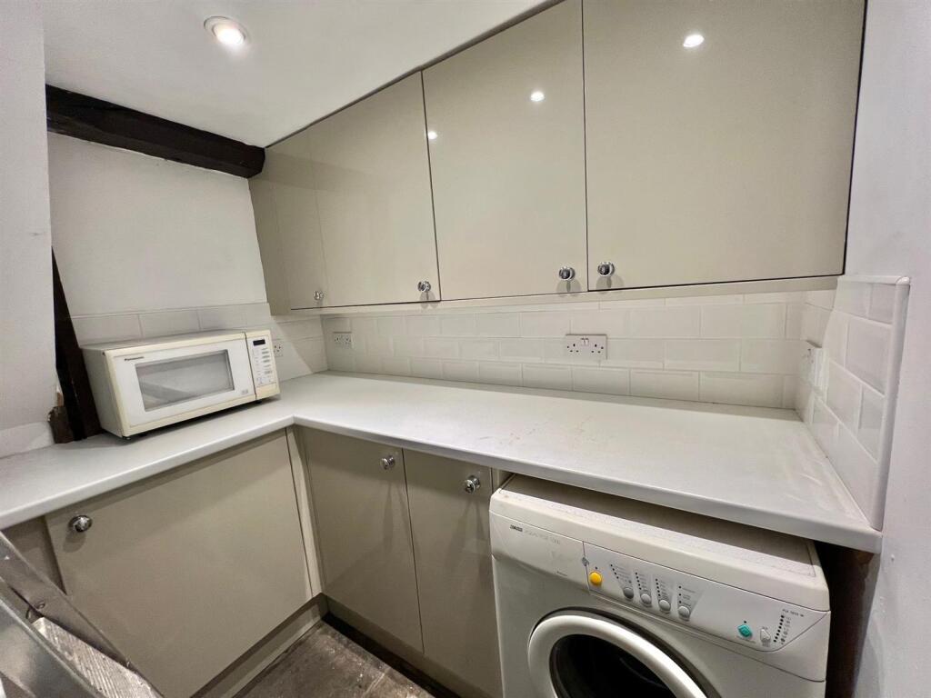 48 Wakefield Rd Kitchen 4.jpg