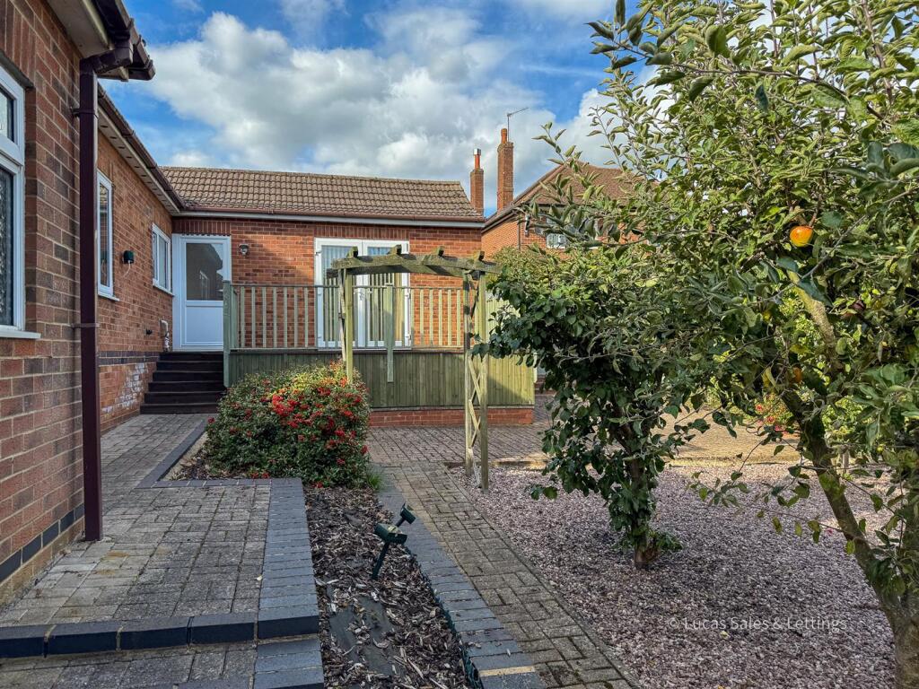 3 Larch Rd Kettering-09.jpg