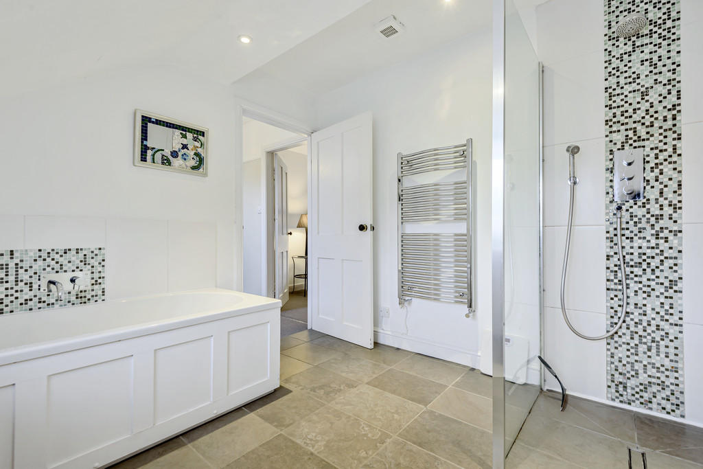 Second Floor Bath...