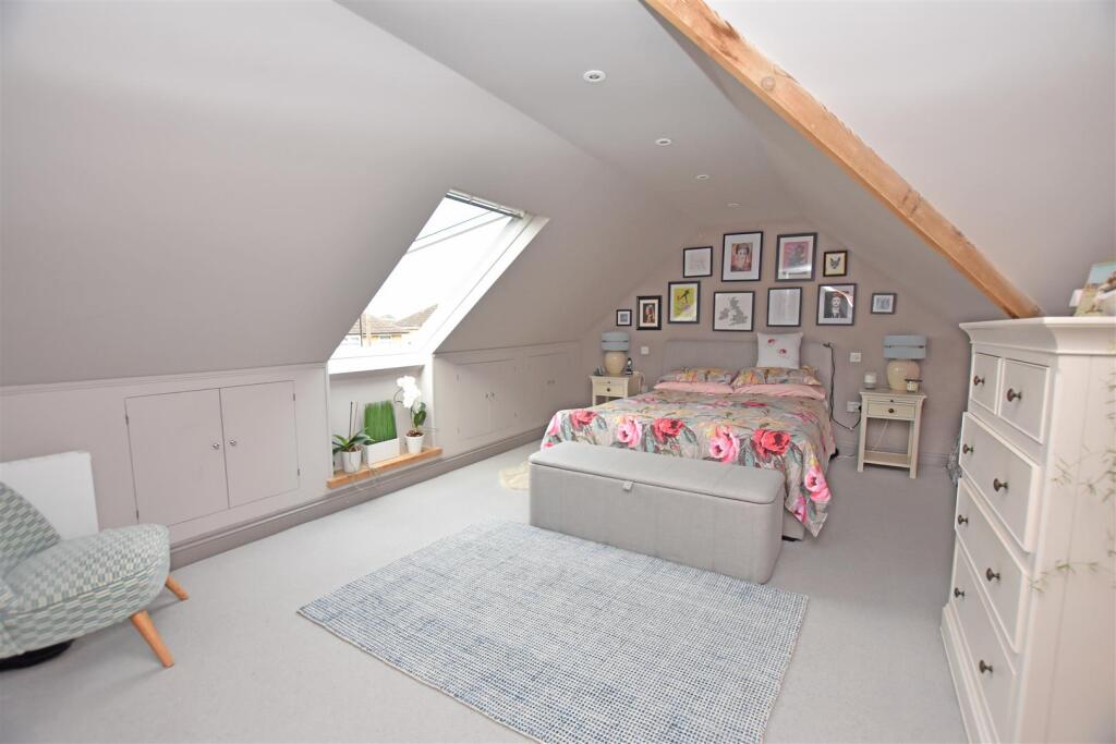 Principle Bedroom I.JPG