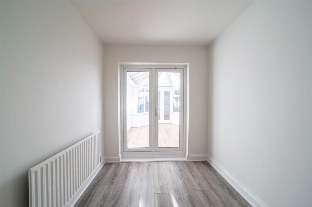 74 Hookhams Lane-room-20.jpg