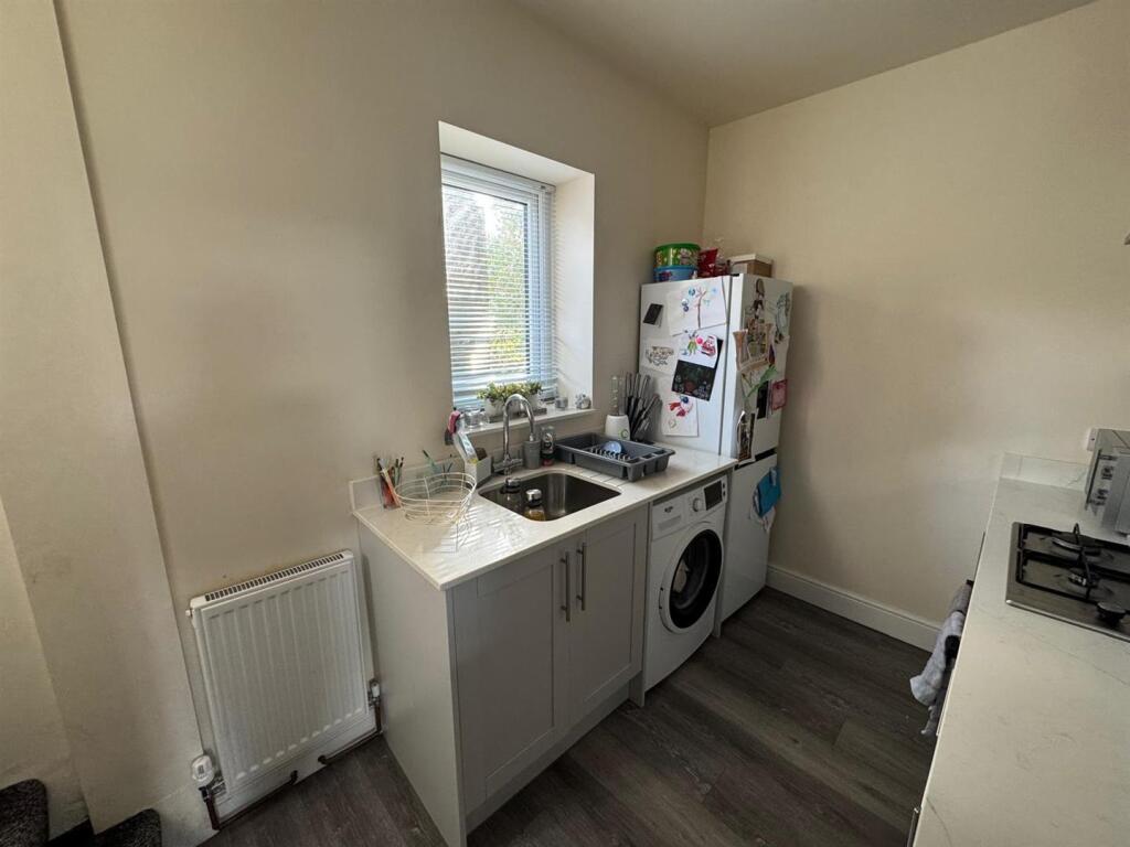 kitchen 2.jpg