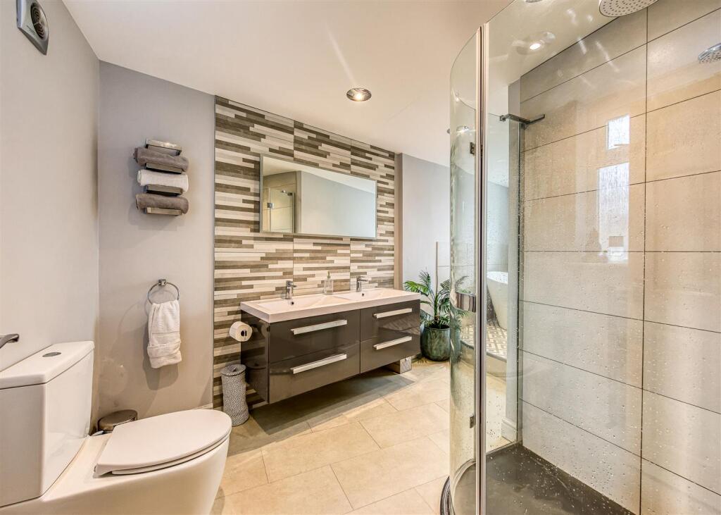 82 Station Road-Bathroom C.jpg