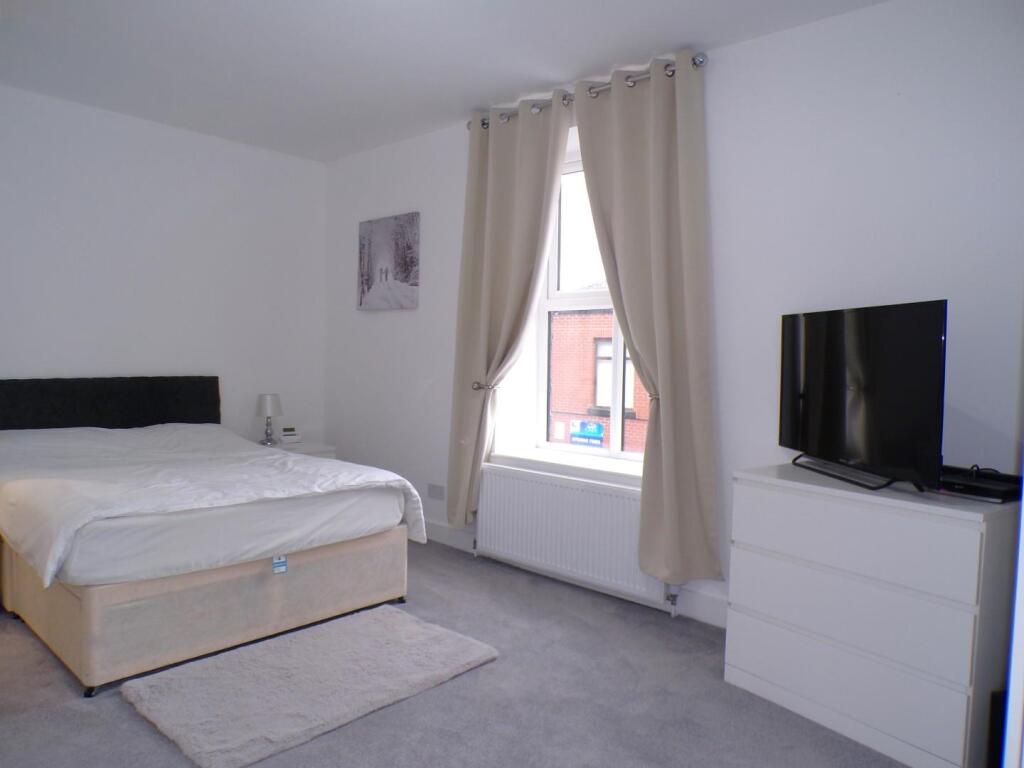 WarringtonSt3bedd1.JPG