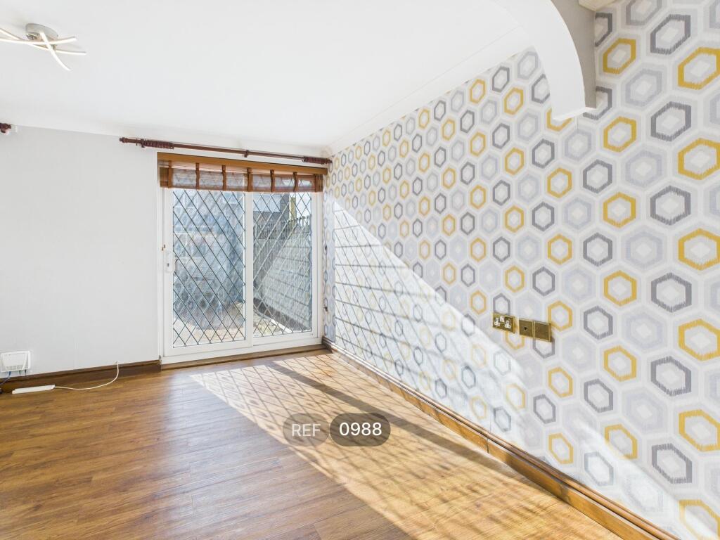 Kitchen &amp; Living area