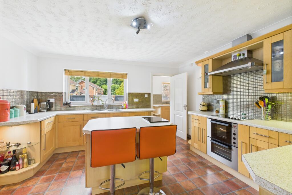 CAM03162G0-PR0302-STILL009