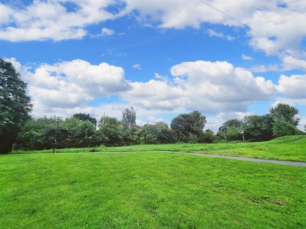 Parkland Nearby