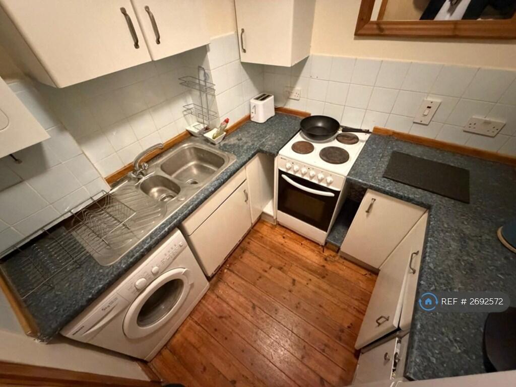 Kitchen Cooker Microwave Fridge Freezer