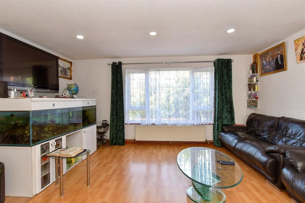 Lounge/Dining Room A