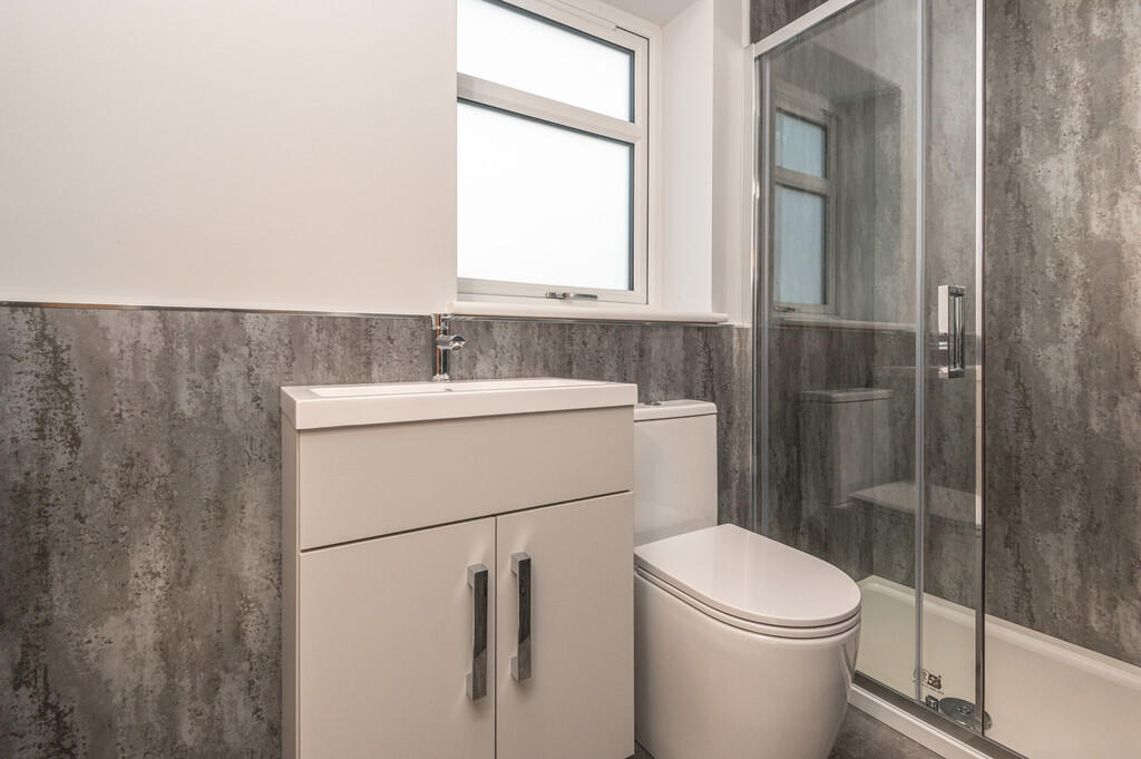 Bedroom 2 En-Suit...