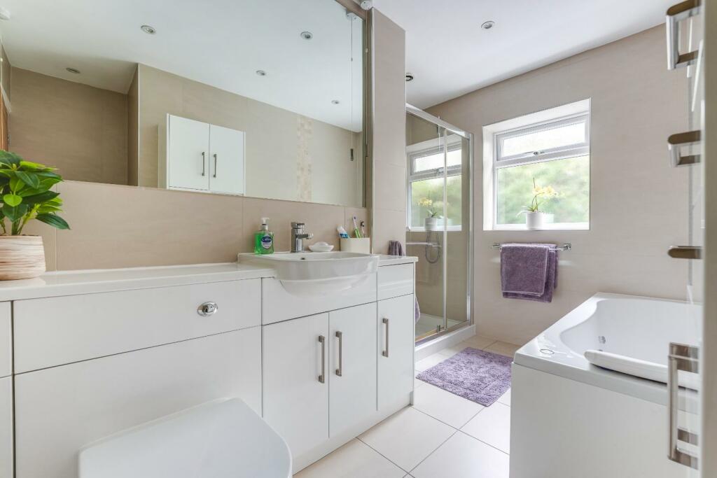 Family Bathroom.jpg