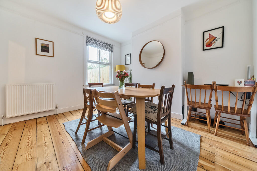 1298196-9-6835a2b...