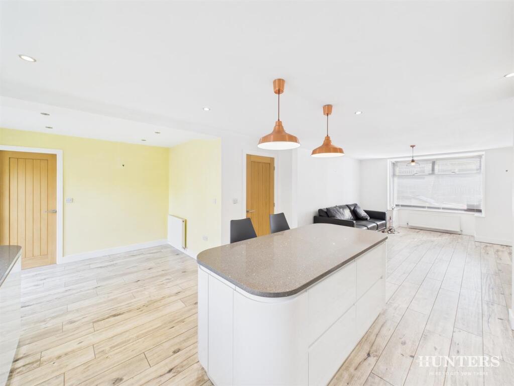 CAM03792G0-PR0291-STILL007.jpg