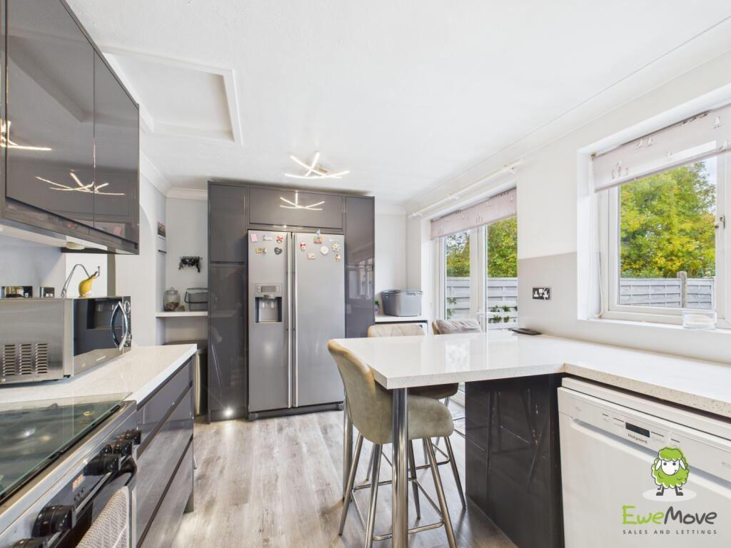 EweMove Estate Agents Basingstoke - Lea Close - Ki