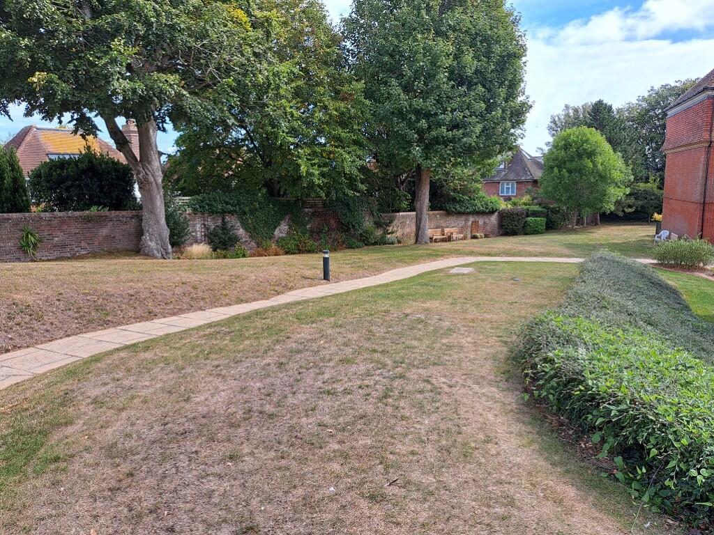 COMMUNAL GARDENS