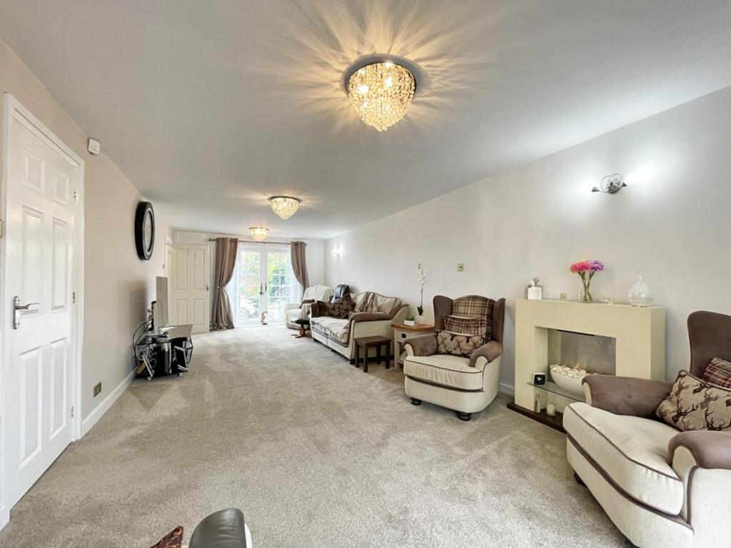 Mardon Close 15 - Lounge FRONT PAGE.jpg