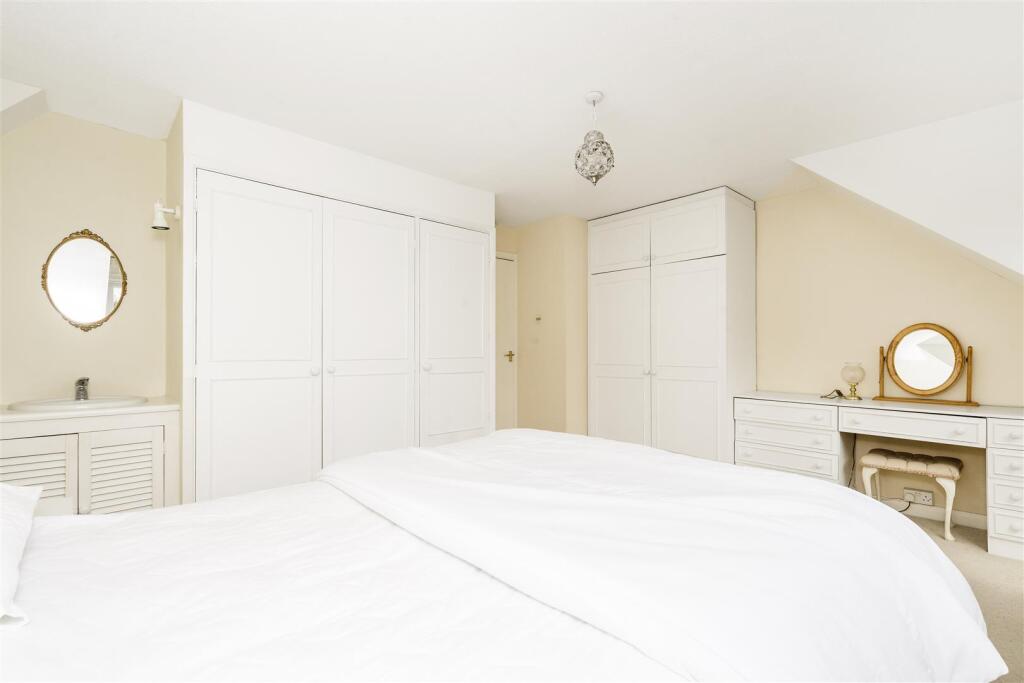 Davidson Frost-Wellings, DWF, Harriet Way, Bedroom