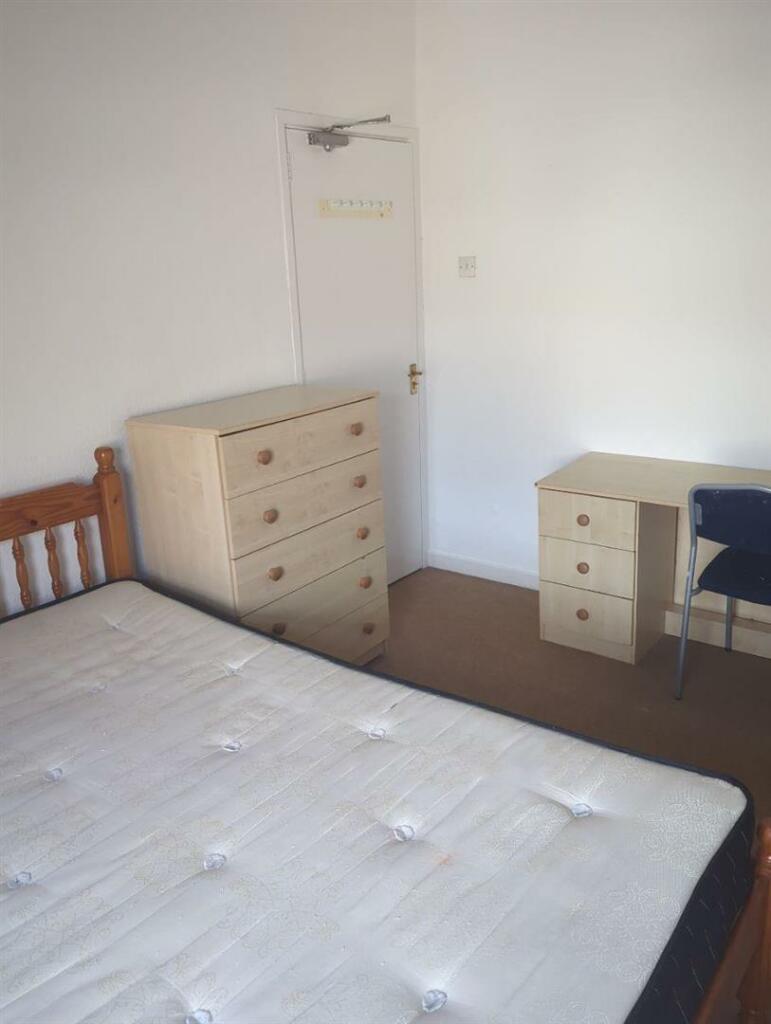 11-Bedroom_5-0002.jpg