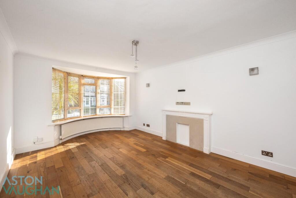 The Martlet, 18-008.jpg