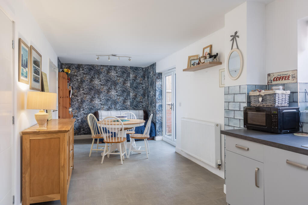 Holly Drive 12 Kitchen-3