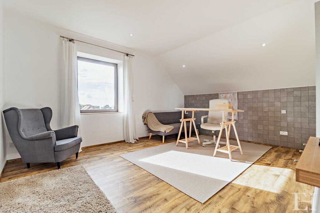 8623234-interiorW...