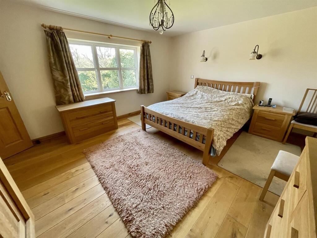 7. bed1b.JPEG