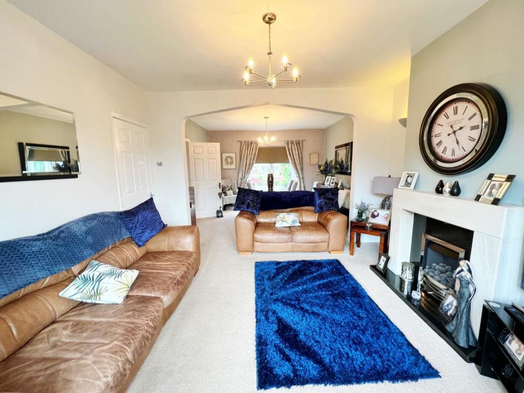 Lounge pic 3.jpg