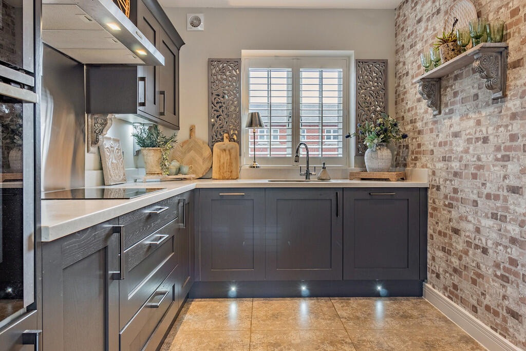 8643938-interior1...