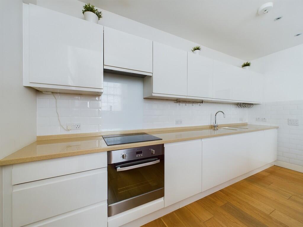 CAM02089G0-PR0401...