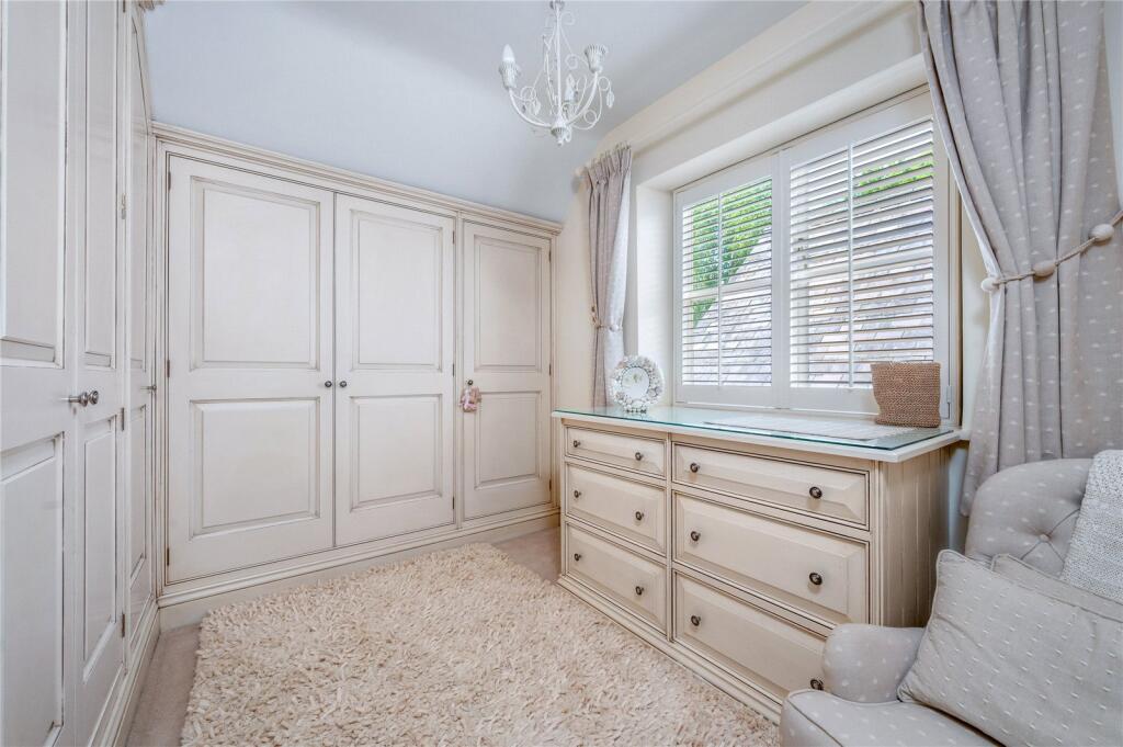 Bedroom/Dressing Roo