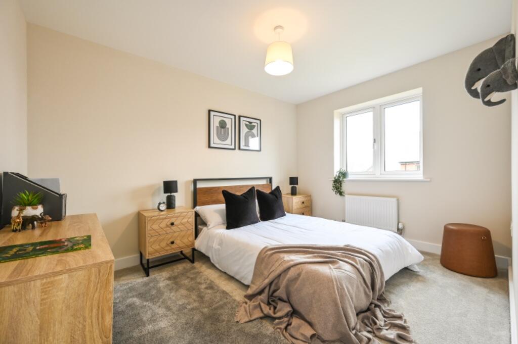 2nd bedroom