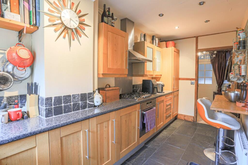 Kitchen 2.jpeg