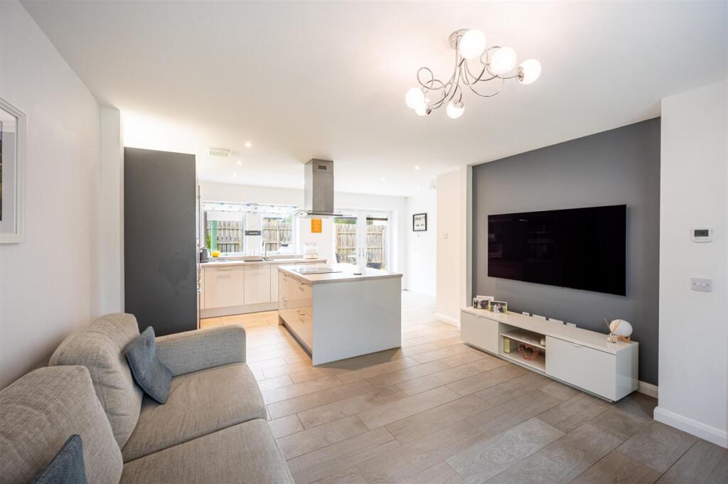 Livingroom, Kitchen (3).jpg