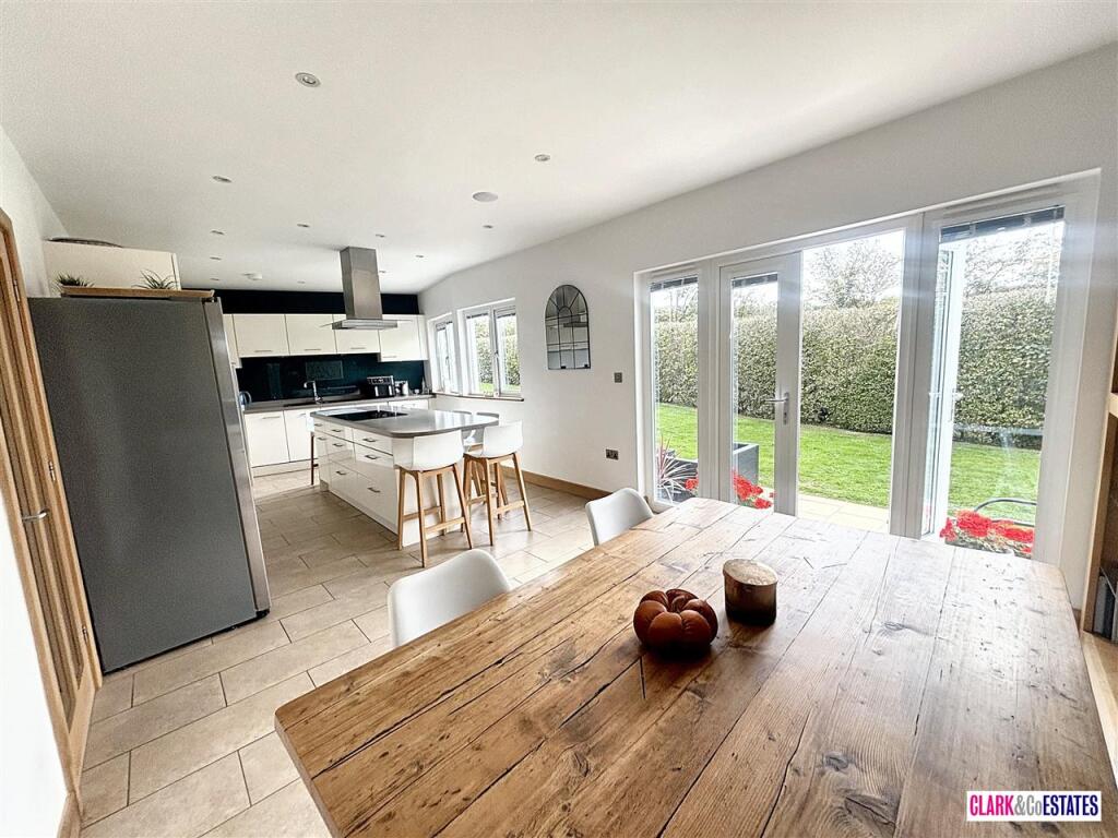 Kitchen diner