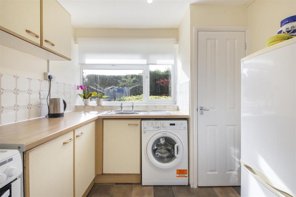 kitchen 2.jpg