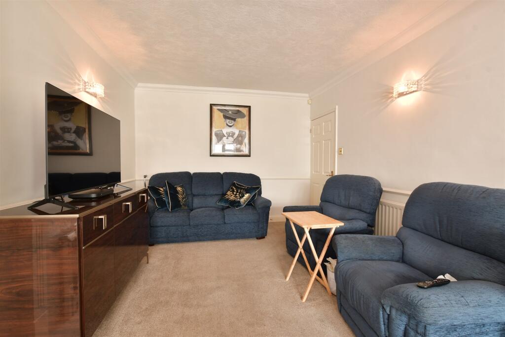 Lounge/ Dining Room