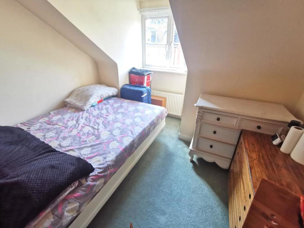 9  bedroom.jpg