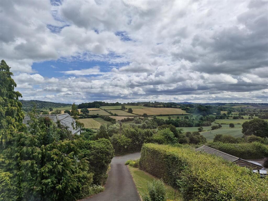 bed 1 view front.jpg