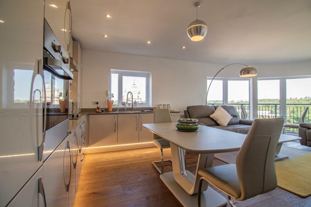 106 Miller's Quarter, Bury St. Edmunds [Kitchen-Di