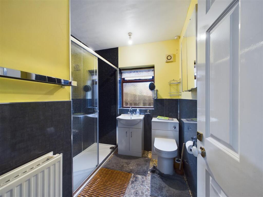 SHOWER ROOM