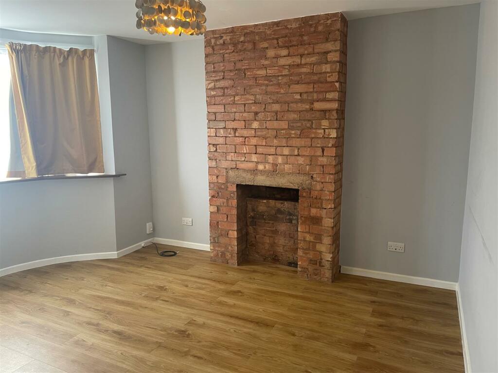 lounge 1.jpg