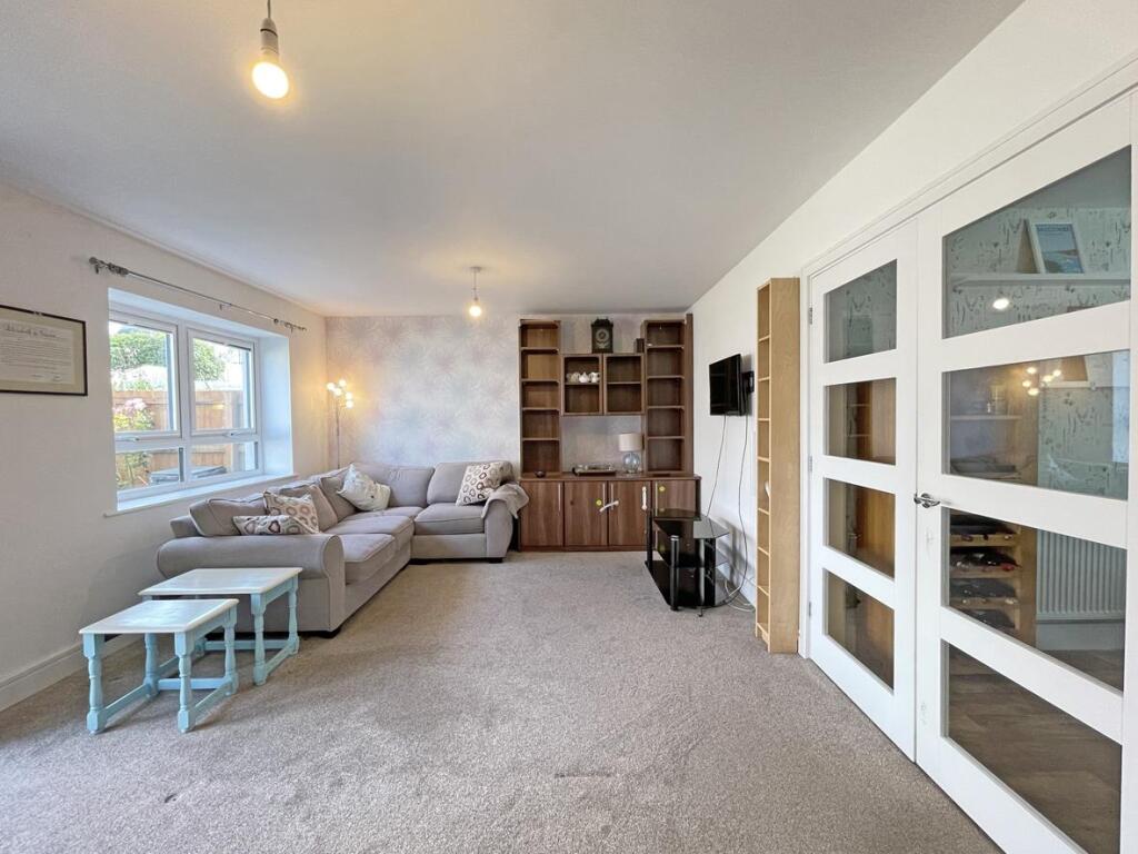 Solar Crescent 12 - Lounge 2.jpg