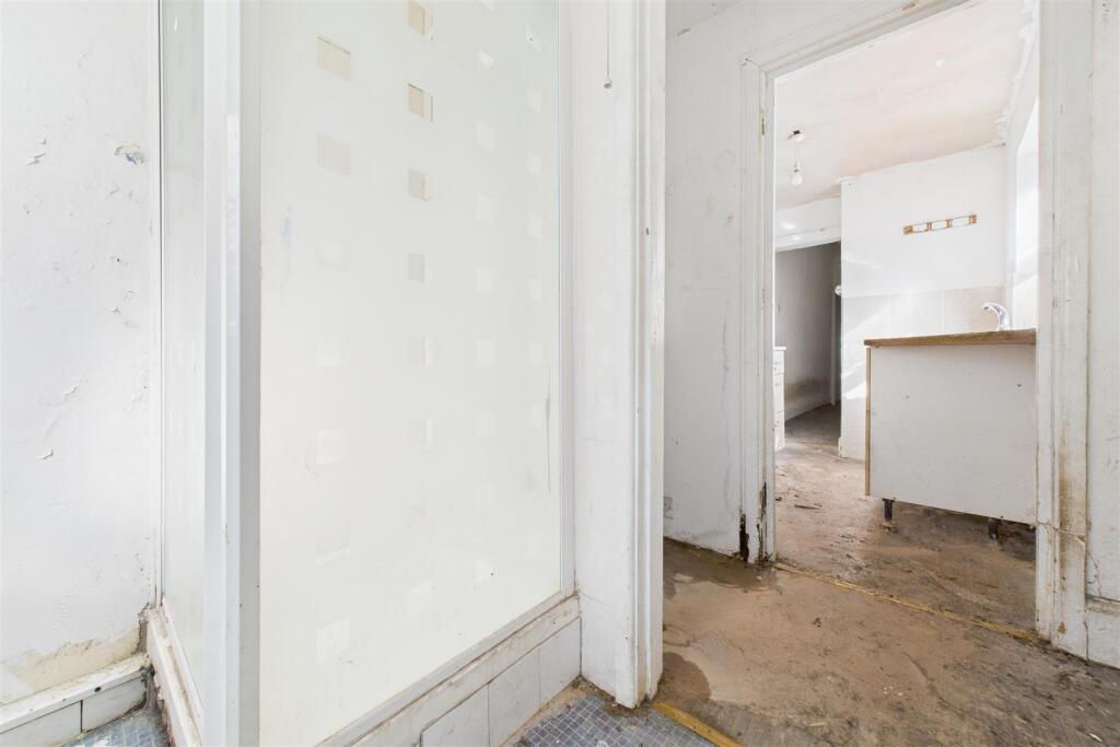 GFF, 36, Seymour Road Easton, Bristol, BS5 0UN | L