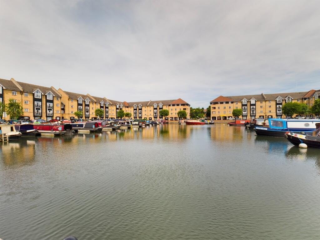 Stephenson Wharf, Hemel Hempstead, Hertfordshire, HP3