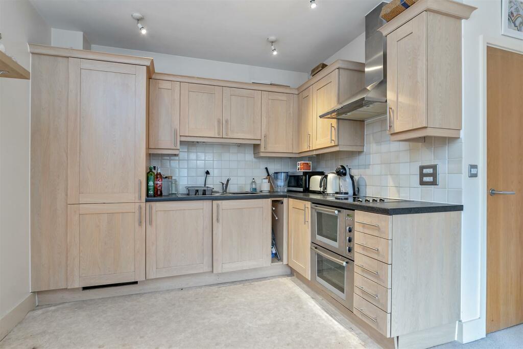 7CenturionCourt-13.jpg